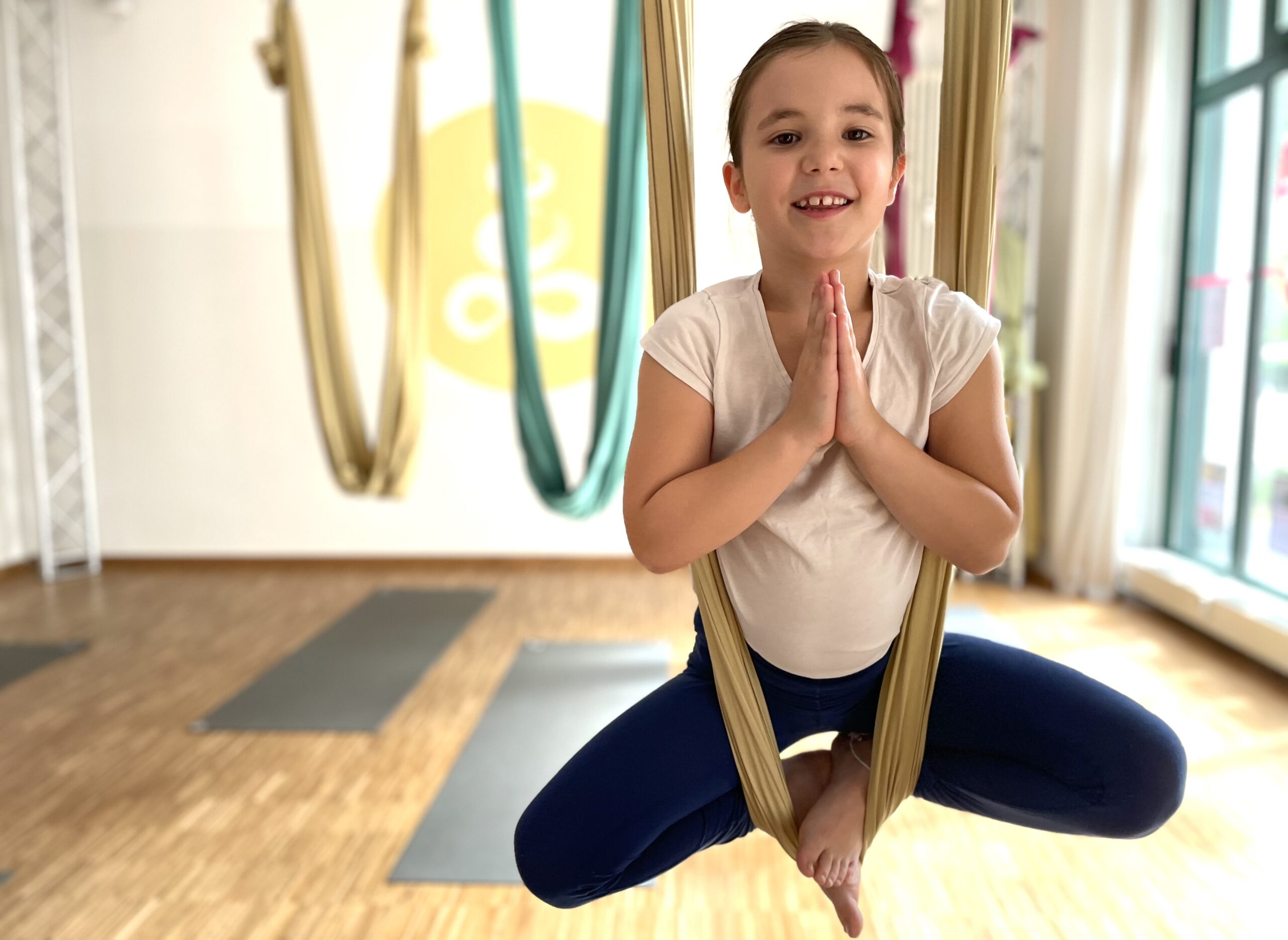 schmetterling-quer aerial-yoga-preise
