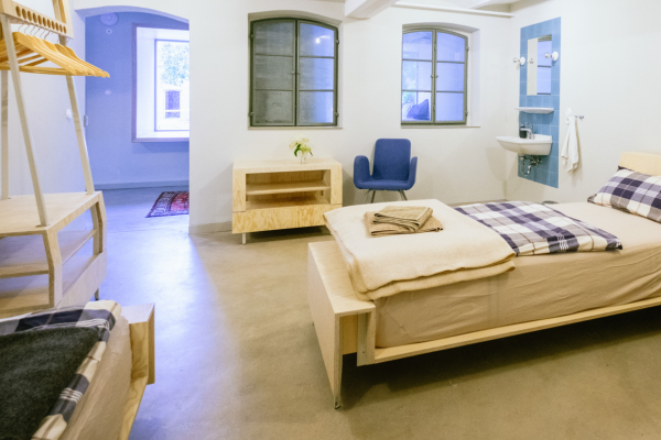 mehrbettzimmer-taubenblau